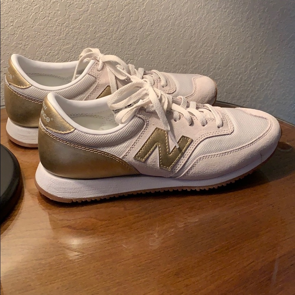New balance tennis shoes